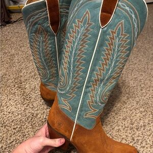 Ariat Teal and Tan Cowboy Boots